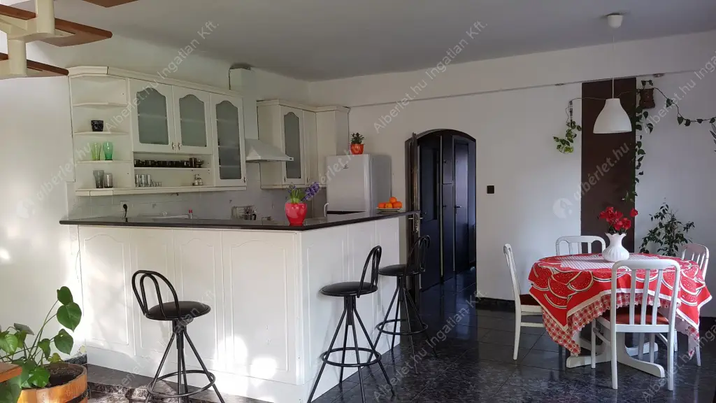 Kiadó albérlet 550000 Ft/hó áron: Budapest, XVI. kerület  Õrvezető utca. Mérete: 200 nm, 5 szobás | Alberlet.hu - 6571129