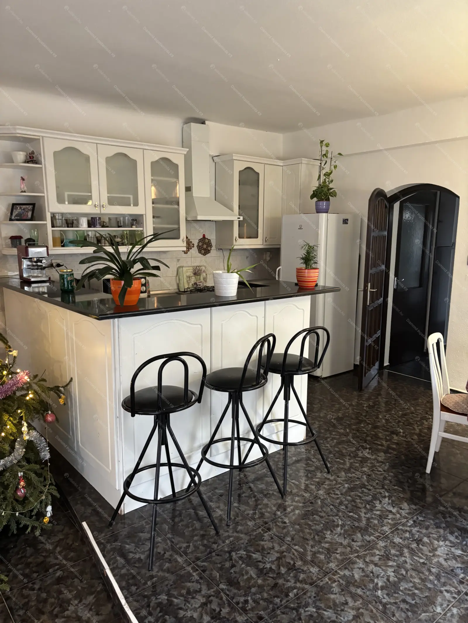 Kiadó albérlet 550000 Ft/hó áron: Budapest, XVI. kerület  Õrvezető utca. Mérete: 200 nm, 5 szobás | Alberlet.hu - 6643149