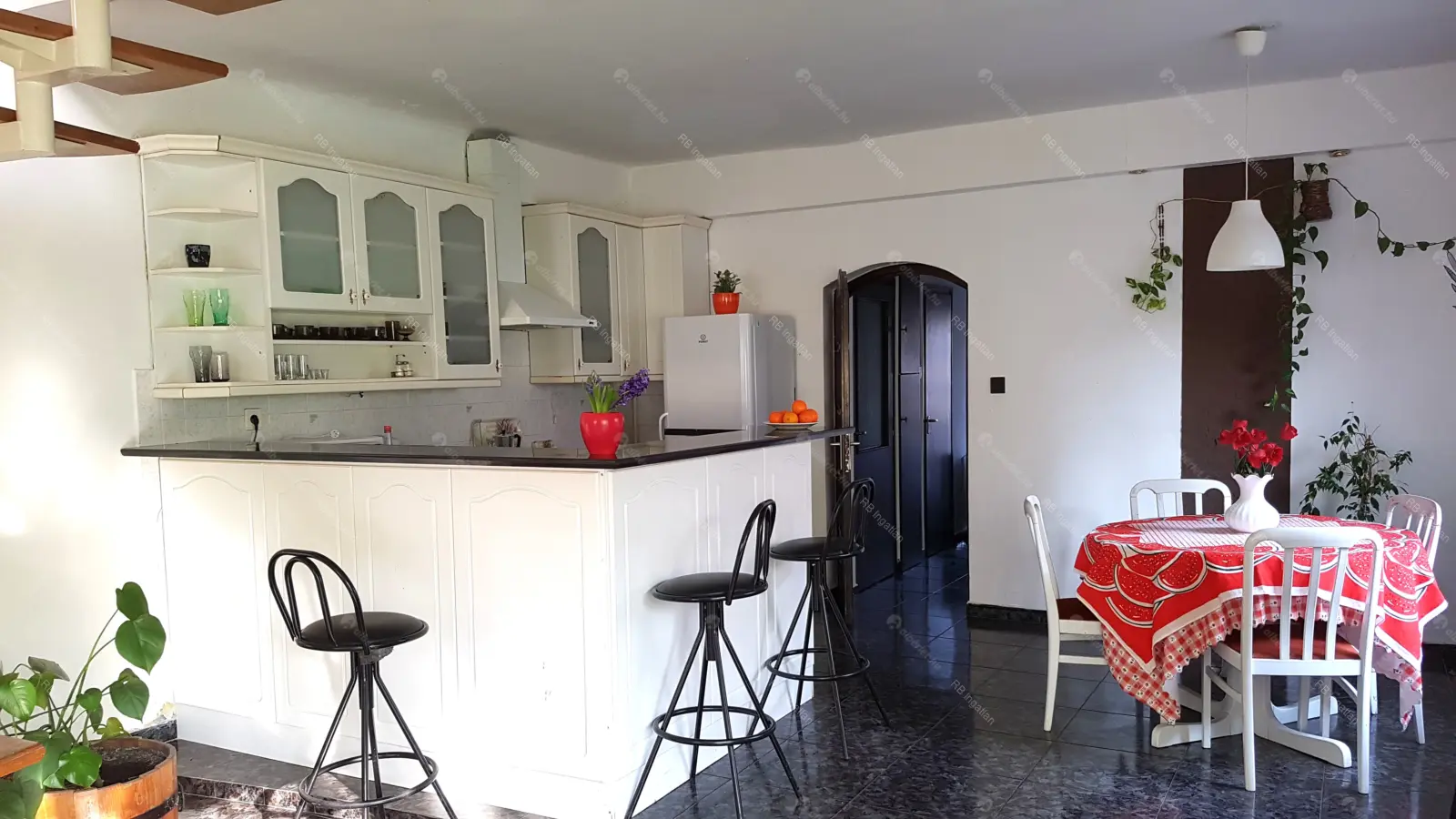 Kiadó albérlet 550000 Ft/hó áron: Budapest, XVI. kerület  Õrvezető utca. Mérete: 220 nm, 5 szobás | Alberlet.hu - 6683225