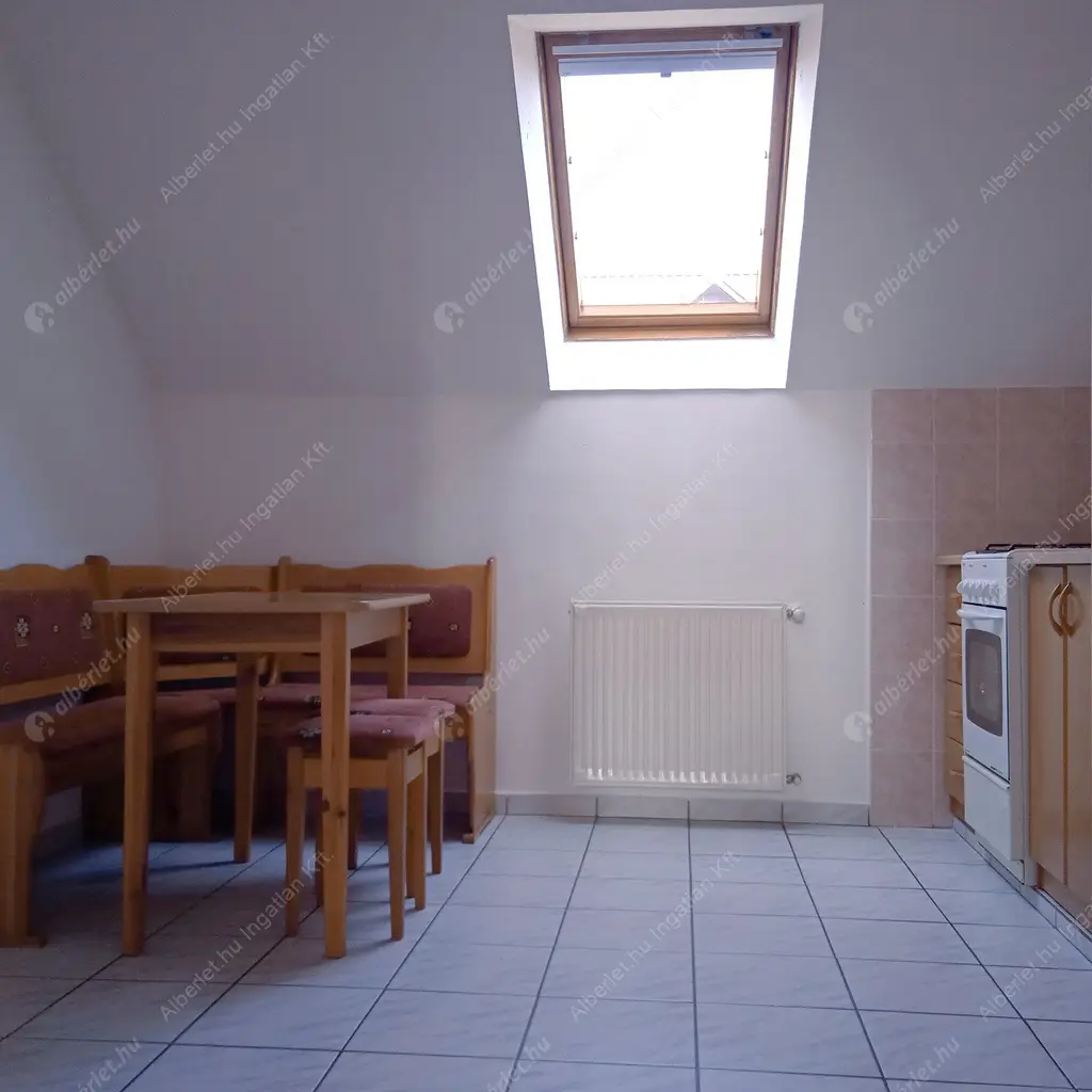 Kiadó albérlet 240000 Ft/hó áron: Budapest, XVI. kerület  Rákosi út. Mérete: 67 nm, 3 szobás | Alberlet.hu - 6614274