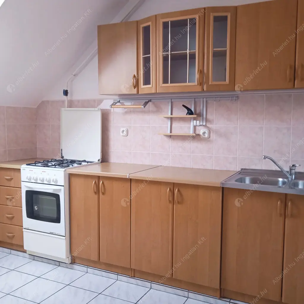 Kiadó albérlet 240000 Ft/hó áron: Budapest, XVI. kerület  Rákosi út. Mérete: 67 nm, 3 szobás | Alberlet.hu - 6614276