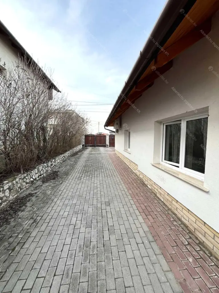 Kiadó albérlet 550000 Ft/hó áron: Budapest, XVI. kerület  Rendelő utca. Mérete: 130 nm, 2 szobás | Alberlet.hu - 6683555