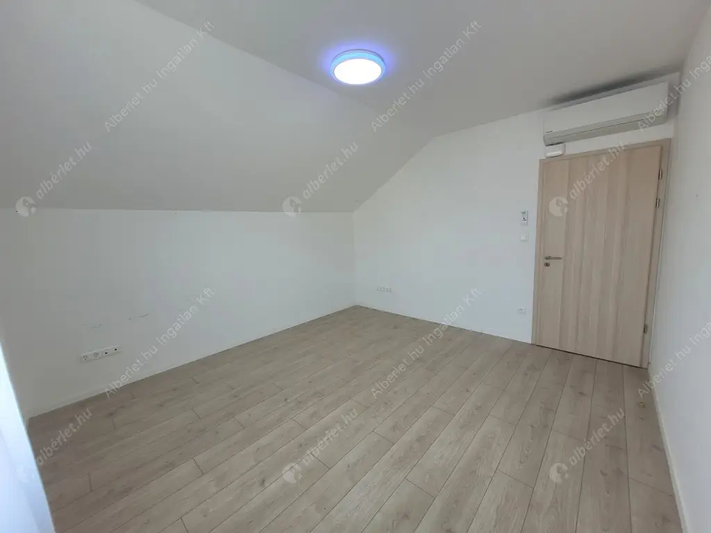 Kiadó albérlet 1500000 Ft/hó áron: Budapest, XVII. kerület  540. utca. Mérete: 220 nm, 8 szobás | Alberlet.hu - 6557012