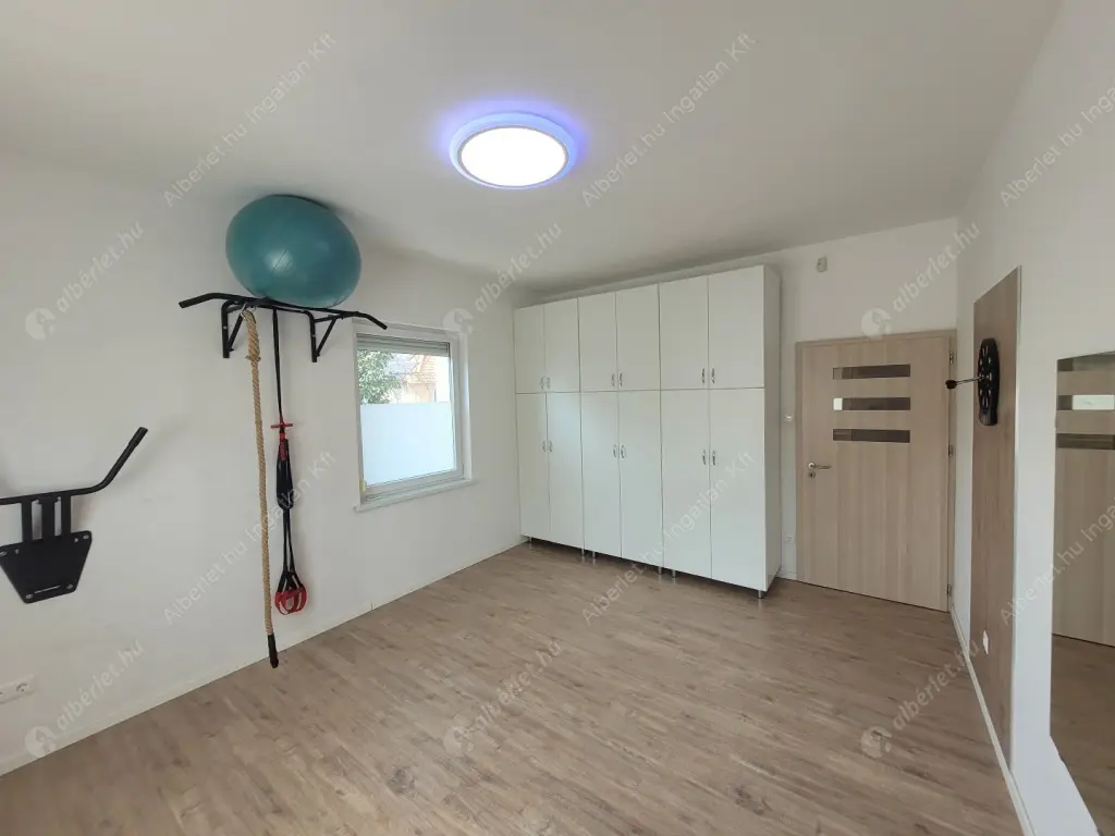 Kiadó albérlet 1500000 Ft/hó áron: Budapest, XVII. kerület  540. utca. Mérete: 220 nm, 8 szobás | Alberlet.hu - 6616058