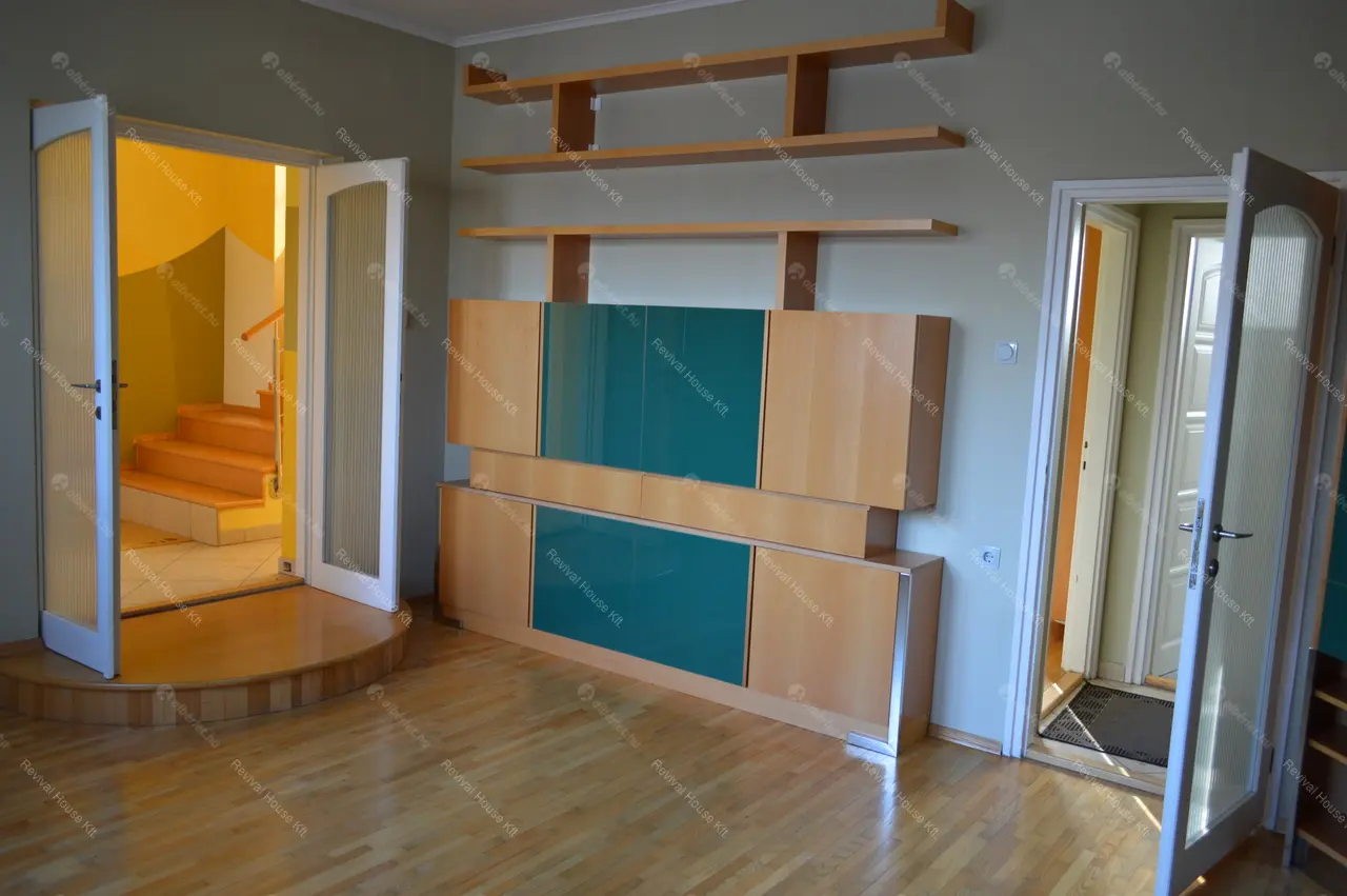 Kiadó albérlet 650000 Ft/hó áron: Budapest, XVIII. kerület  Bókay Árpád utca. Mérete: 280 nm, 8 szobás | Alberlet.hu - 4679936