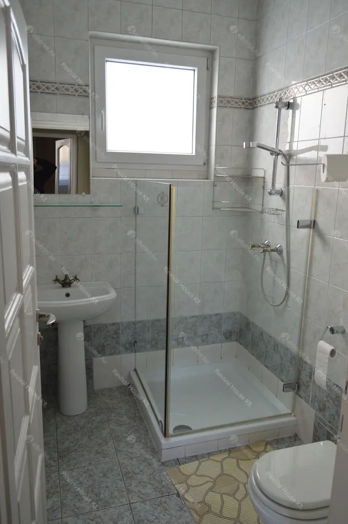 Kiadó albérlet 650000 Ft/hó áron: Budapest, XVIII. kerület  Bókay Árpád utca. Mérete: 280 nm, 8 szobás | Alberlet.hu - 4679937