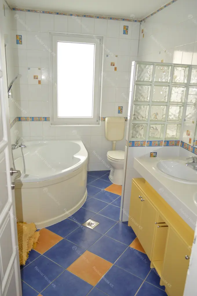 Kiadó albérlet 650000 Ft/hó áron: Budapest, XVIII. kerület  Bókay Árpád utca. Mérete: 280 nm, 8 szobás | Alberlet.hu - 4679943