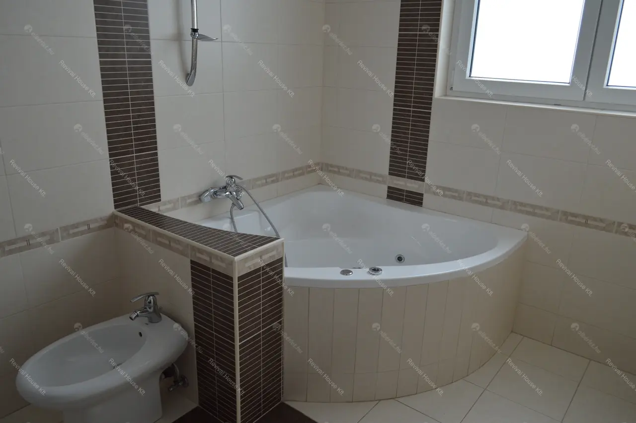 Kiadó albérlet 650000 Ft/hó áron: Budapest, XVIII. kerület  Bókay Árpád utca. Mérete: 280 nm, 8 szobás | Alberlet.hu - 4679945