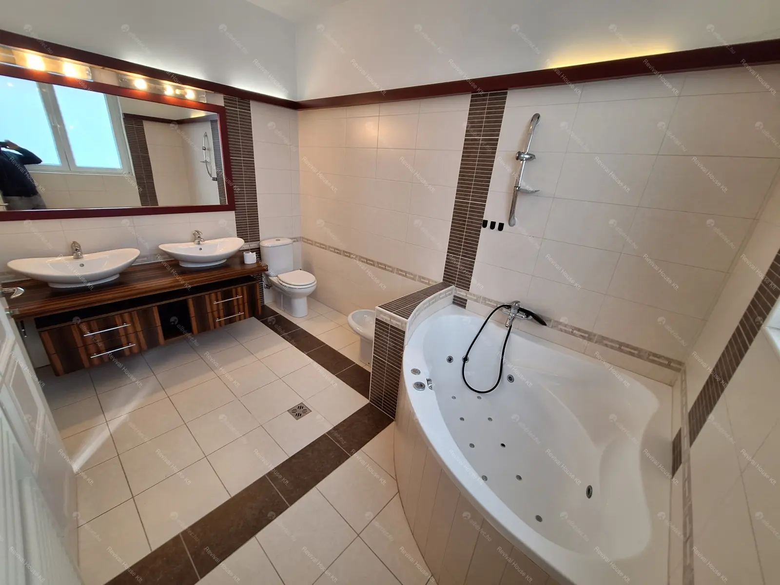 Kiadó albérlet 650000 Ft/hó áron: Budapest, XVIII. kerület  Bókay Árpád utca. Mérete: 280 nm, 8 szobás | Alberlet.hu - 6705665