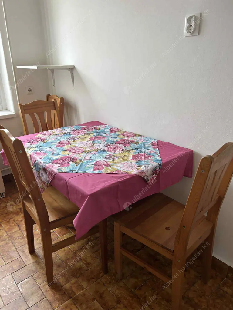 Kiadó albérlet 190000 Ft/hó áron: Budapest, XVIII. kerület  Thököly utca. Mérete: 40 nm, 1 szobás | Alberlet.hu - 6623289