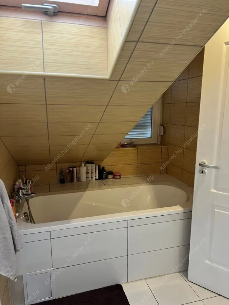 Kiadó albérlet 380000 Ft/hó áron: Budapest, XVIII. kerület  Üllői  út . Mérete: 80 nm, 3 szobás | Alberlet.hu - 6585661