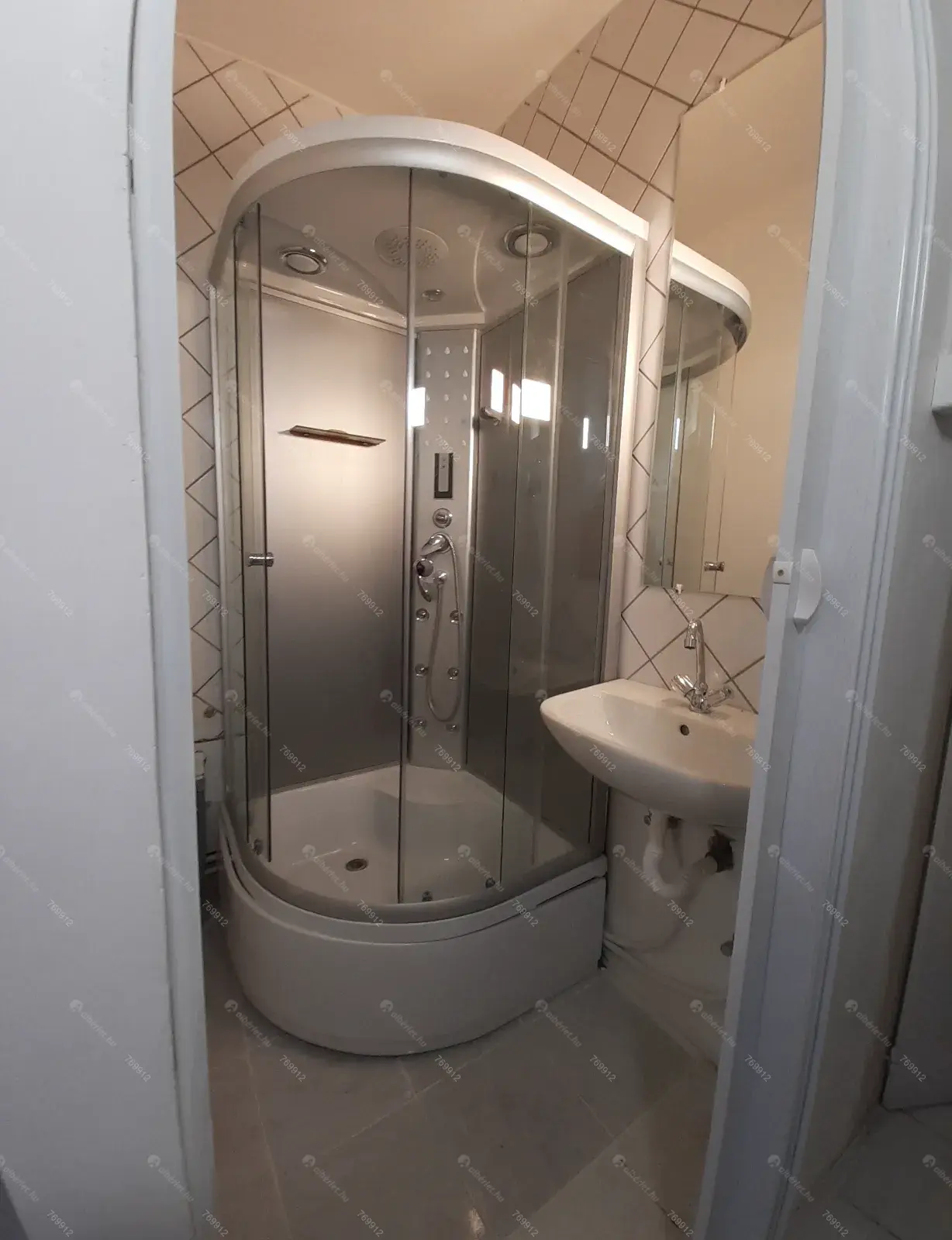 Kiadó albérlet 90000 Ft/hó áron: Budapest, XX. kerület  Bessenyei utca. Mérete: 12 nm, 1 szobás | Alberlet.hu - 6670745