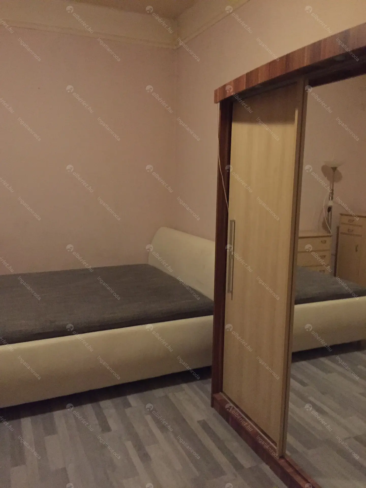 Kiadó albérlet 150000 Ft/hó áron: Budapest, XX. kerület  Nagysándor József utca. Mérete: 36 nm, 1 szobás | Alberlet.hu - 6099408