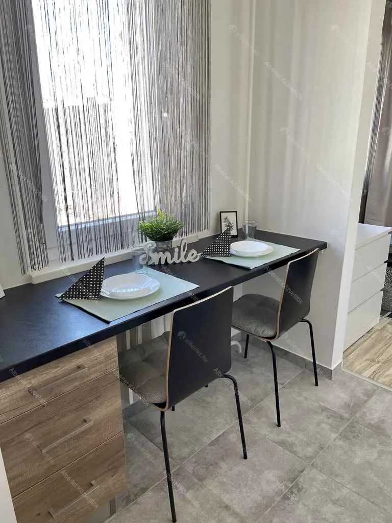 Kiadó albérlet 140000 Ft/hó áron: Budapest, XXI. kerület  Kossuth Lajos utca. Mérete: 25 nm, 1 szobás | Alberlet.hu - 5505041