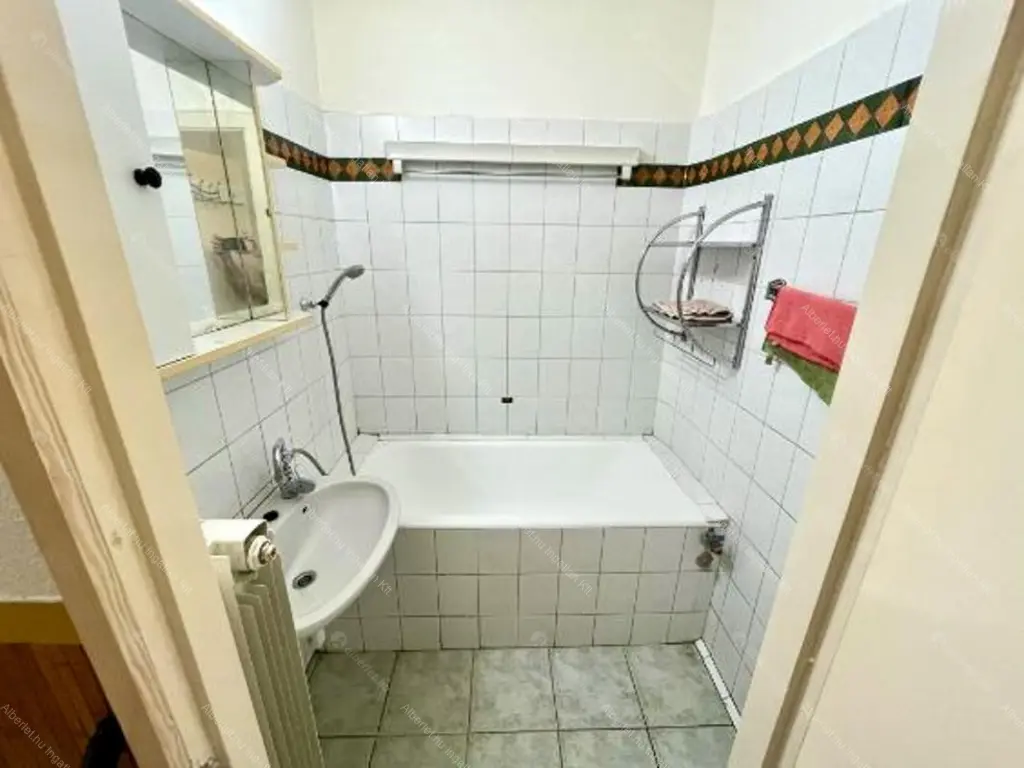 Kiadó albérlet 190000 Ft/hó áron: Budapest, XXI. kerület  Kossuth Lajos utca. Mérete: 53 nm, 2 szobás | Alberlet.hu - 6698538