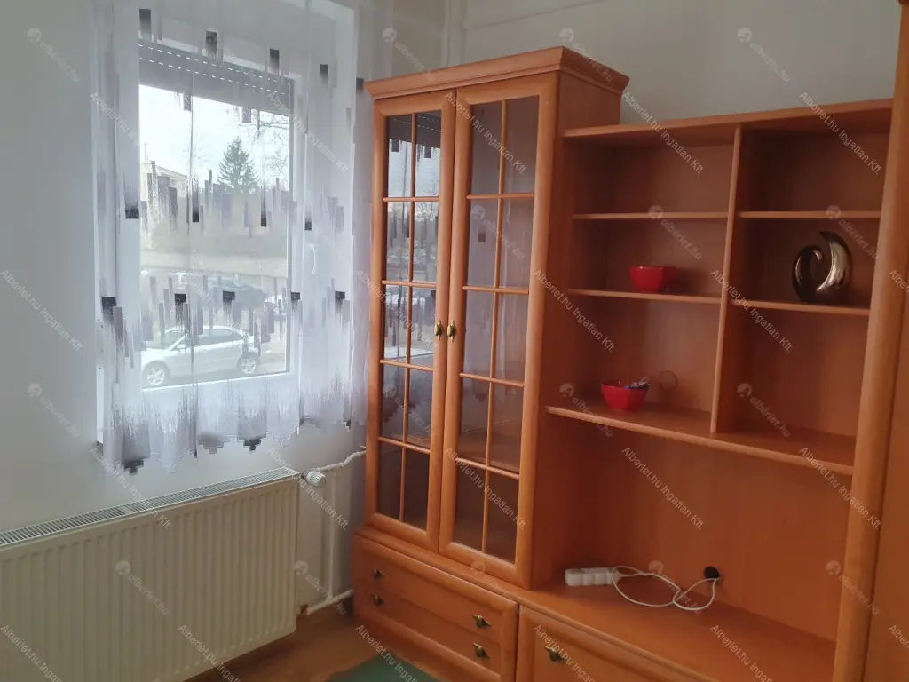 Kiadó albérlet 320000 Ft/hó áron: Budapest, XXI. kerület  Kossuth Lajos utca. Mérete: 75 nm, 3 szobás | Alberlet.hu - 6657091