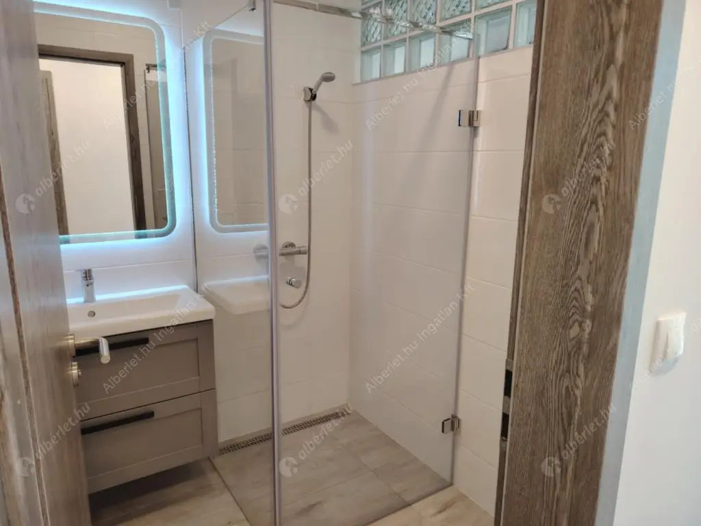 Kiadó albérlet 450000 Ft/hó áron: Budapest, XXII. kerület  Kis Kőbánya utca. Mérete: 120 nm, 4 szobás | Alberlet.hu - 6529836