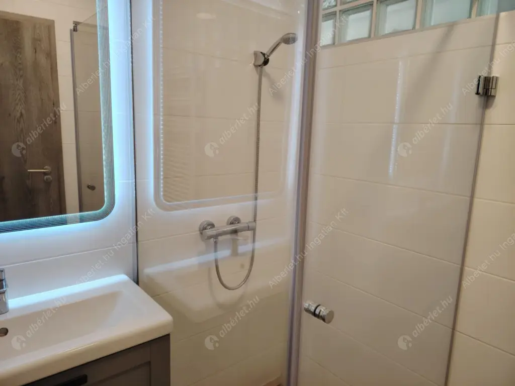 Kiadó albérlet 450000 Ft/hó áron: Budapest, XXII. kerület  Kis Kőbánya utca. Mérete: 120 nm, 4 szobás | Alberlet.hu - 6529846