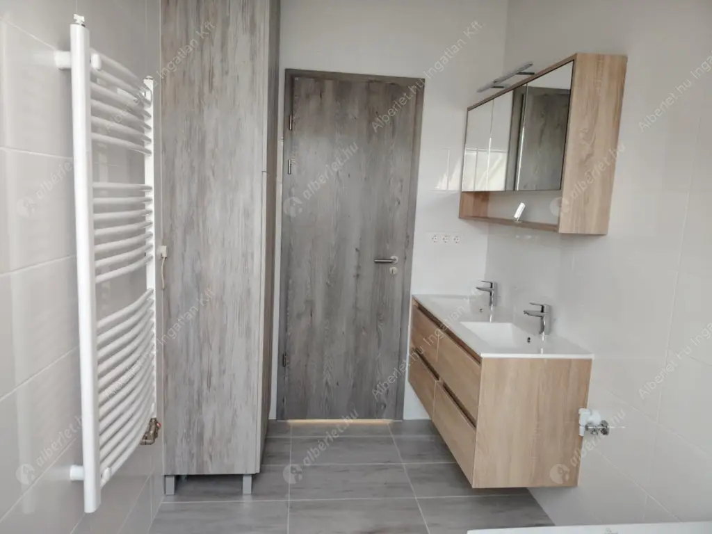 Kiadó albérlet 450000 Ft/hó áron: Budapest, XXII. kerület  Kis Kőbánya utca. Mérete: 120 nm, 4 szobás | Alberlet.hu - 6529850