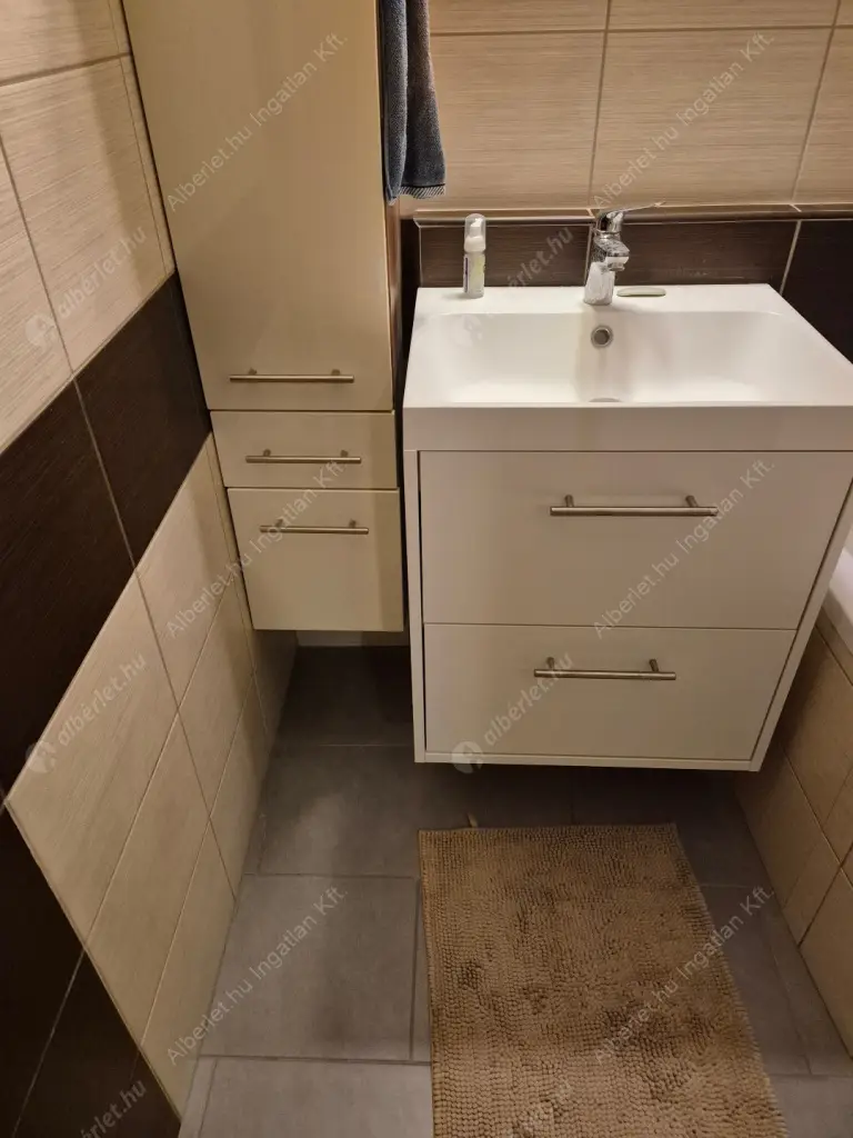 Kiadó albérlet 220000 Ft/hó áron: Budapest, XXII. kerület  Kossuth Lajos utca. Mérete: 63 nm, 3 szobás | Alberlet.hu - 6599510