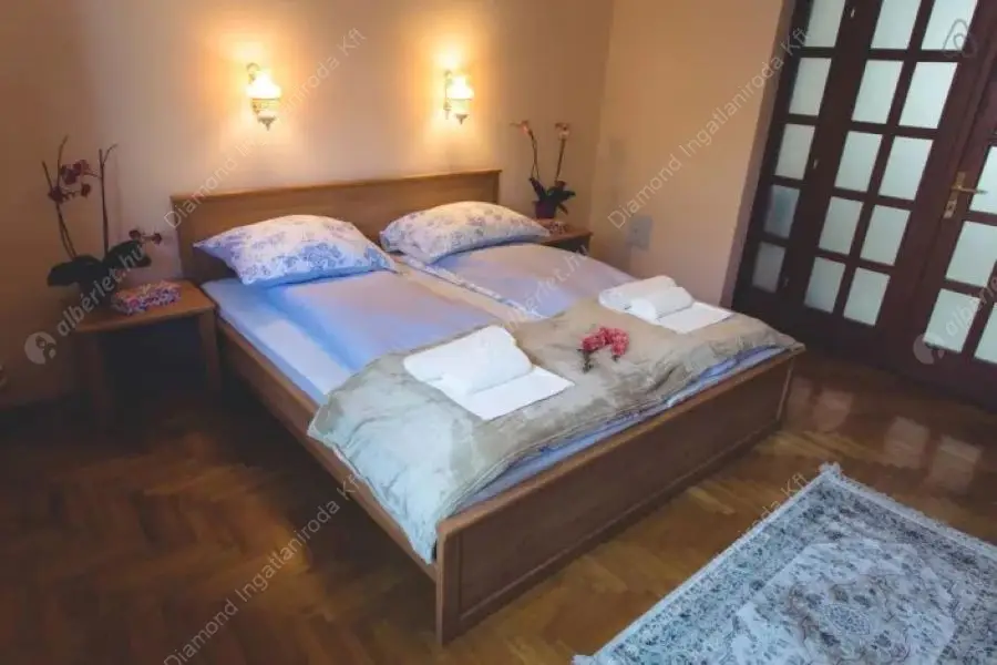 Kiadó albérlet 995000 Ft/hó áron: Budapest, XXII. kerület  Meggyvágó utca. Mérete: 180 nm, 5 szobás | Alberlet.hu - 6034818