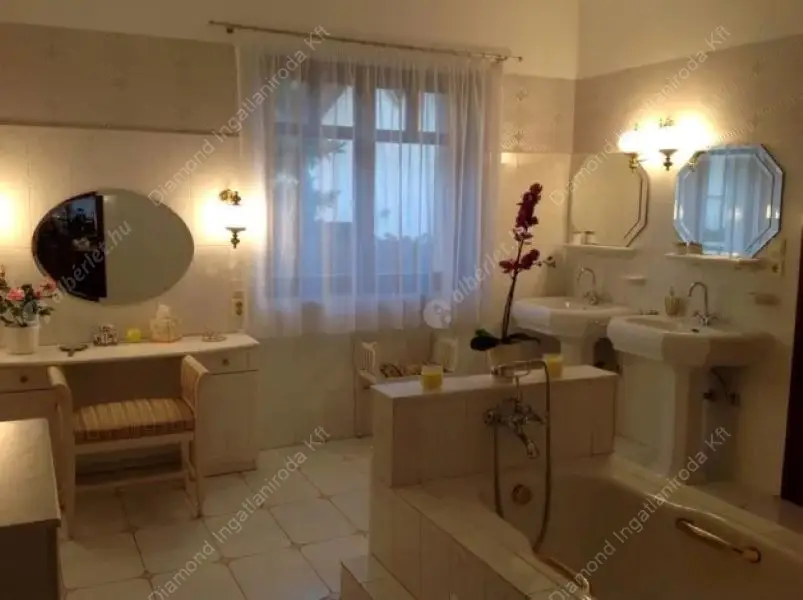 Kiadó albérlet 995000 Ft/hó áron: Budapest, XXII. kerület  Meggyvágó utca. Mérete: 180 nm, 5 szobás | Alberlet.hu - 6034819