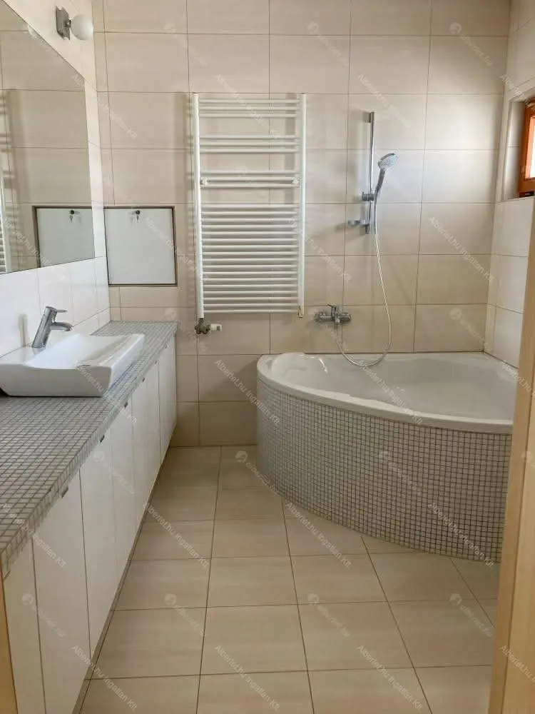 Kiadó albérlet 250000 Ft/hó áron: Budapest, XXII. kerület  Rózsakert utca. Mérete: 45 nm, 2 szobás | Alberlet.hu - 6678500