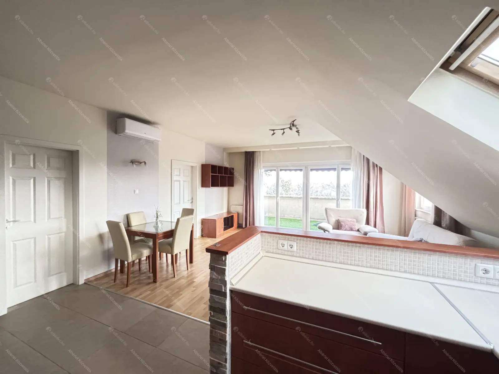 Kiadó albérlet 380000 Ft/hó áron: Budapest, XXII. kerület  XIII. utca. Mérete: 93 nm, 2 szobás | Alberlet.hu - 6673719