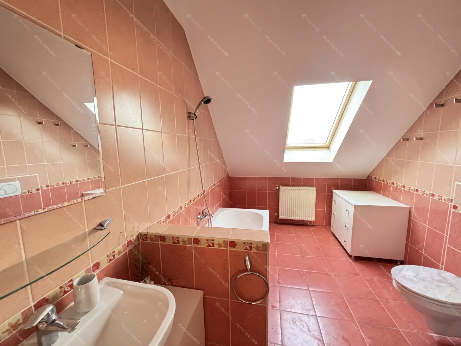 Kiadó albérlet 380000 Ft/hó áron: Budapest, XXII. kerület  XIII. utca. Mérete: 93 nm, 2 szobás | Alberlet.hu - 6673737