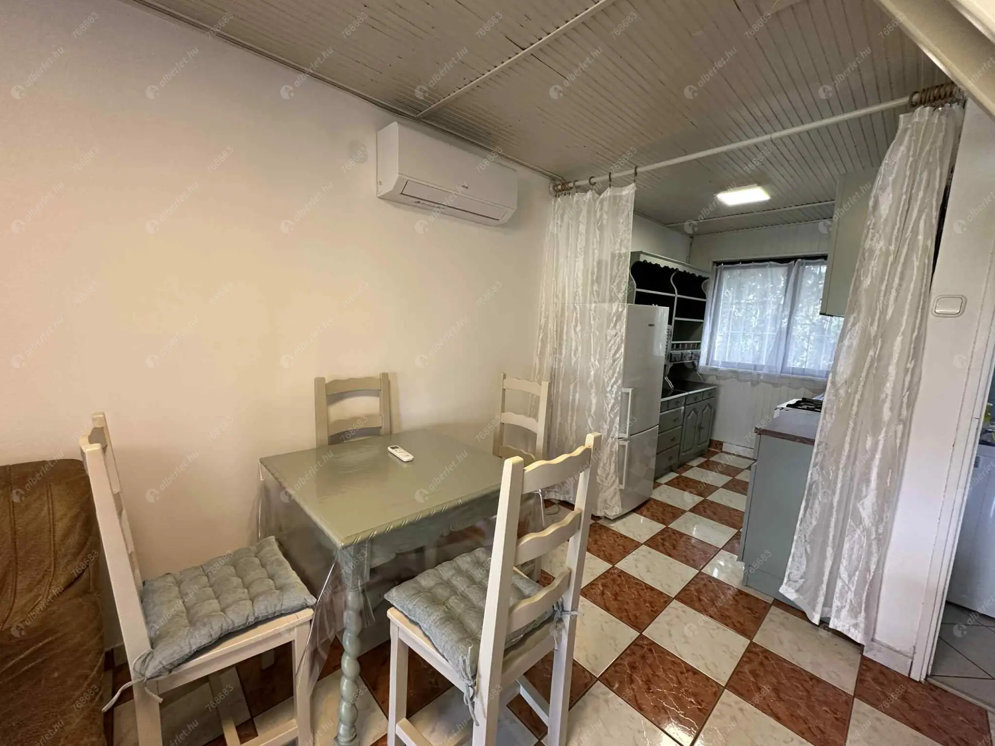 Kiadó albérlet 280000 Ft/hó áron: Dunakeszi,   Duna sor . Mérete: 50 nm, 2 szobás | Alberlet.hu - 6558579