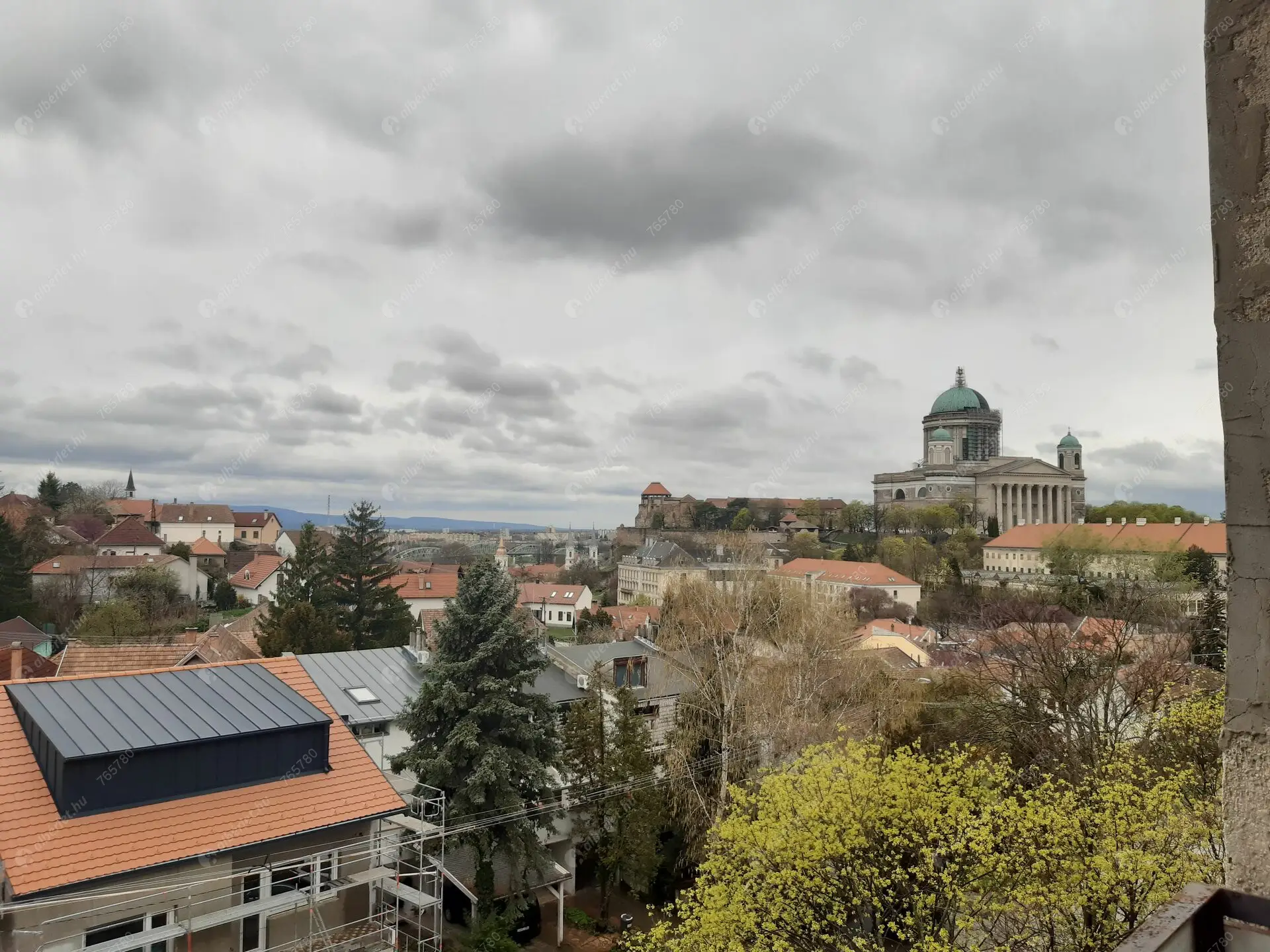 Kiadó albérlet 170000 Ft/hó áron: Esztergom,   Béke tér . Mérete: 59 nm, 2 szobás | Alberlet.hu - 6502051