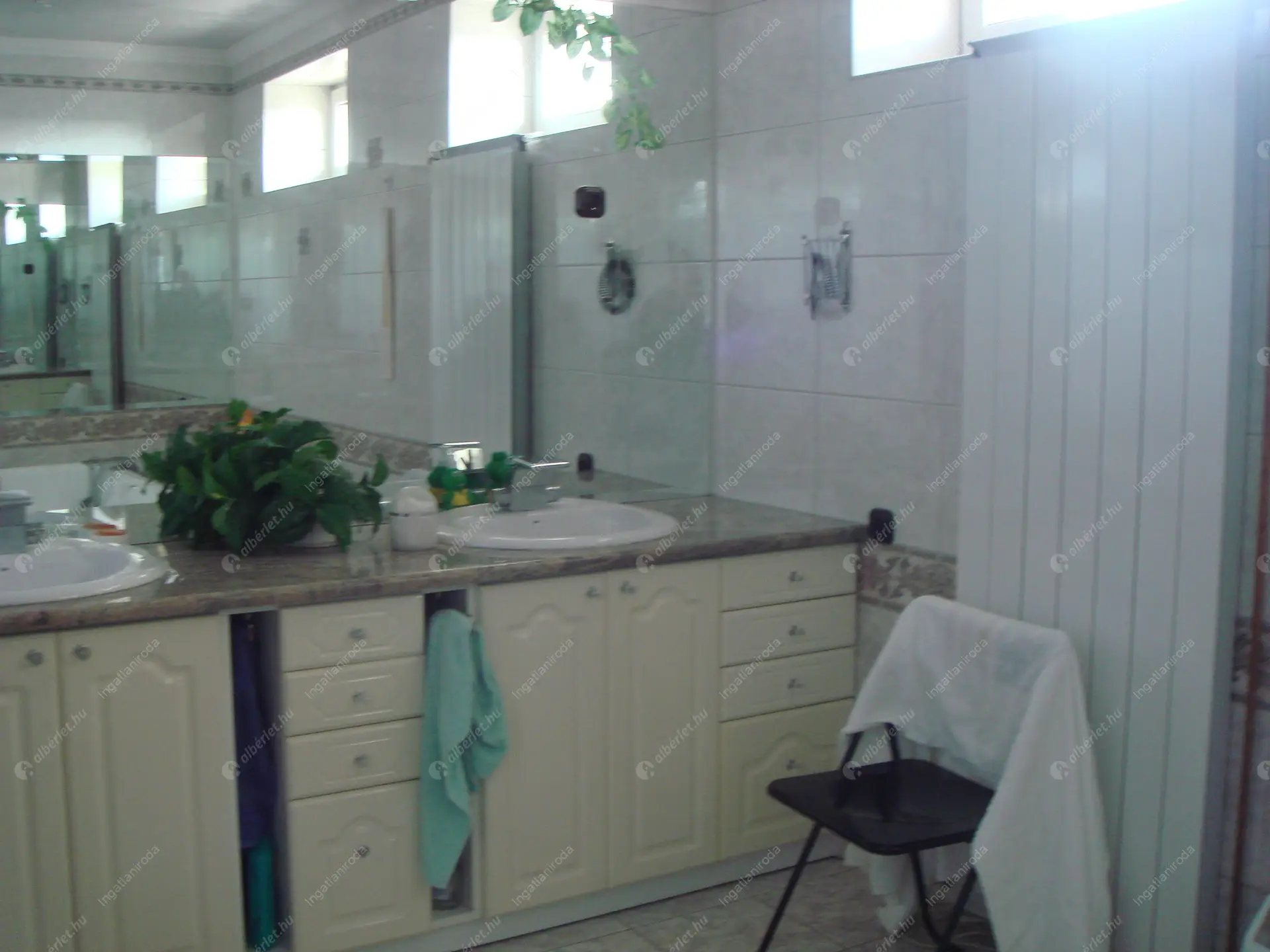 Kiadó albérlet 750000 Ft/hó áron: Fót,  Sport utca. Mérete: 330 nm, 6 szobás | Alberlet.hu - 5830606