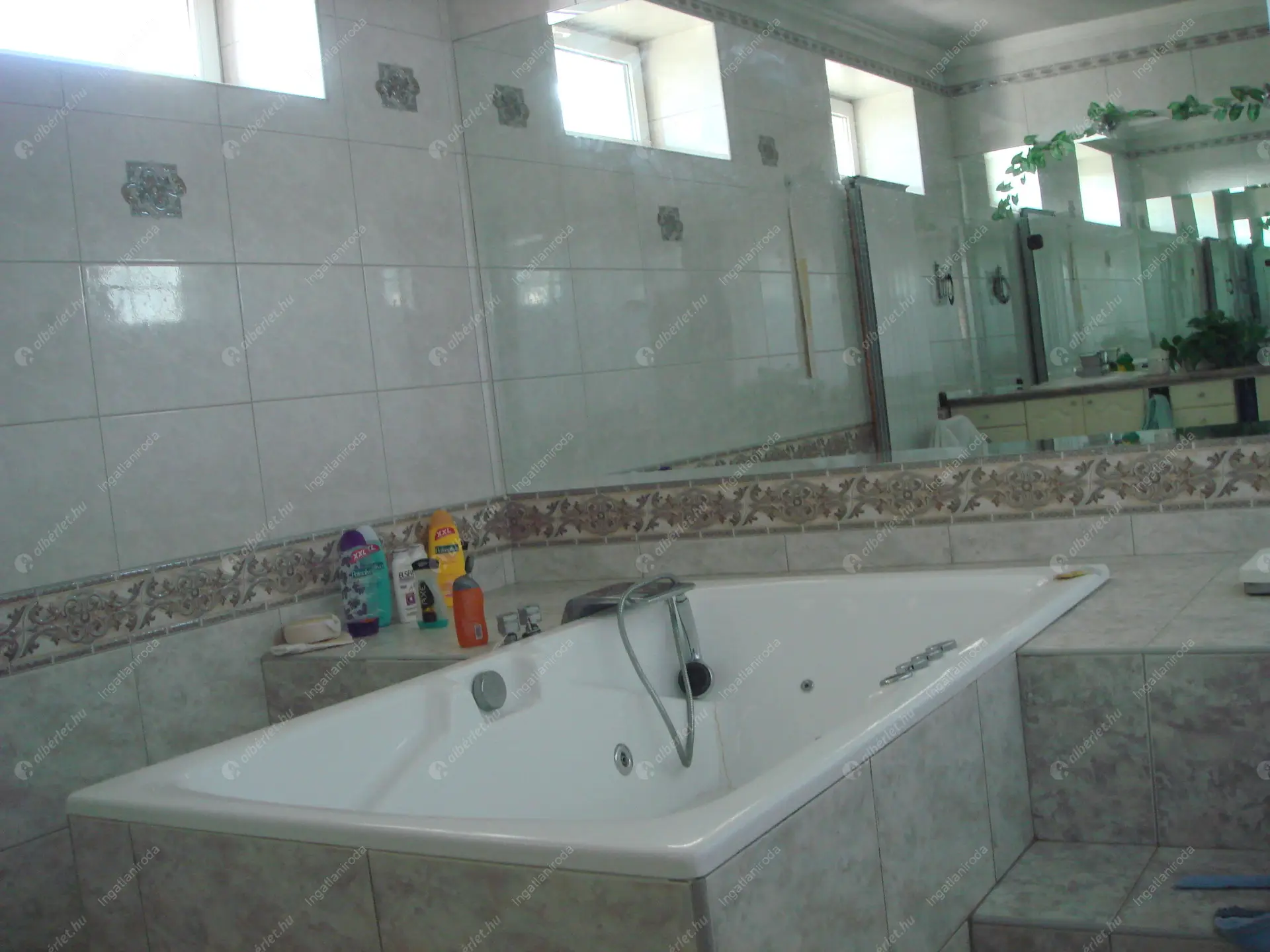 Kiadó albérlet 750000 Ft/hó áron: Fót,  Sport utca. Mérete: 330 nm, 6 szobás | Alberlet.hu - 5830608