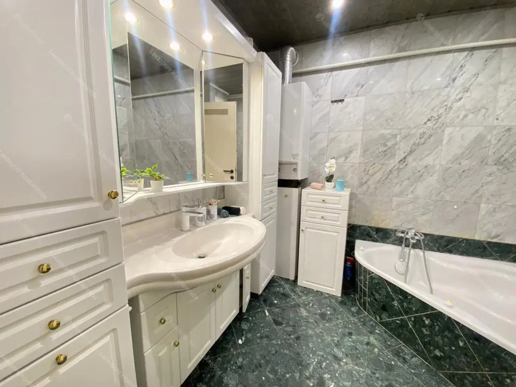 Kiadó albérlet 280000 Ft/hó áron: Fót,  Szent benedek utca . Mérete: 62 nm, 3 szobás | Alberlet.hu - 6686331