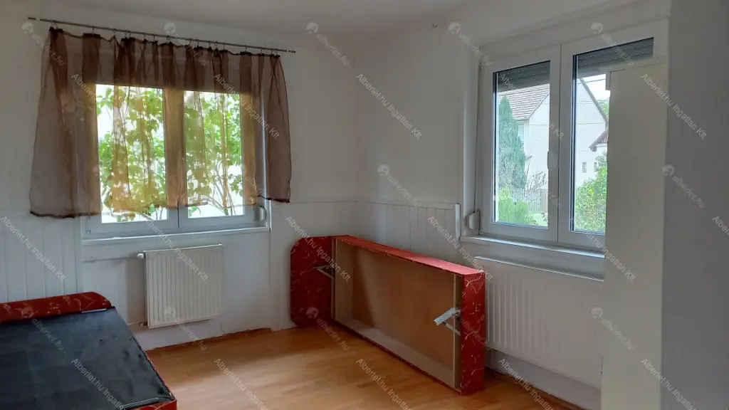 Kiadó albérlet 260000 Ft/hó áron: Galgahévíz,  Mikszáth Kálmán utca. Mérete: 140 nm, 5 szobás | Alberlet.hu - 6688471