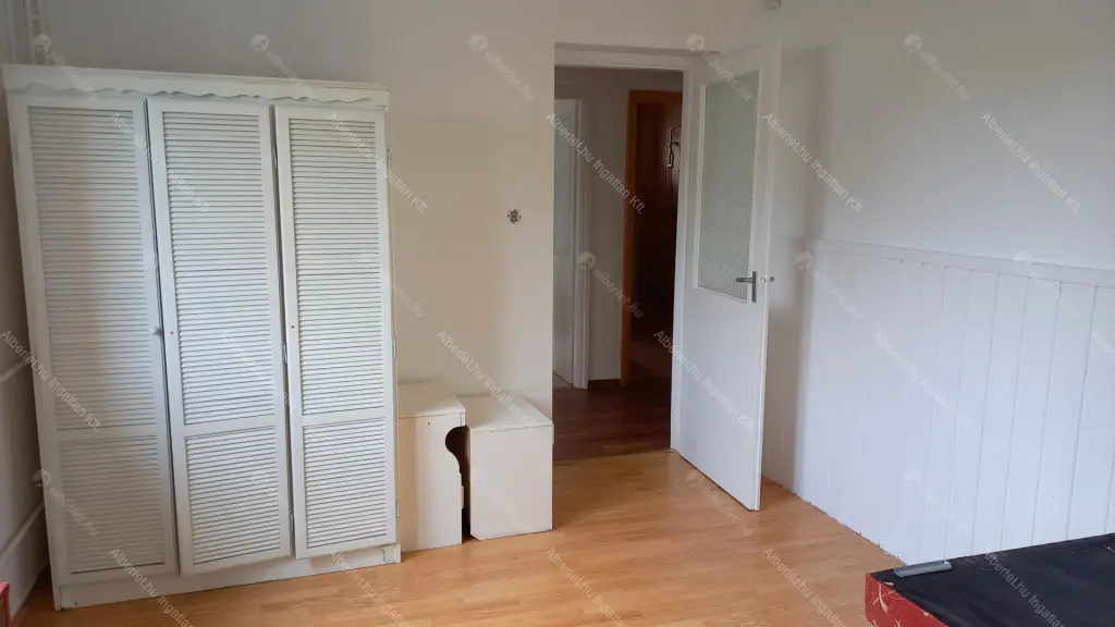 Kiadó albérlet 260000 Ft/hó áron: Galgahévíz,  Mikszáth Kálmán utca. Mérete: 140 nm, 5 szobás | Alberlet.hu - 6688472