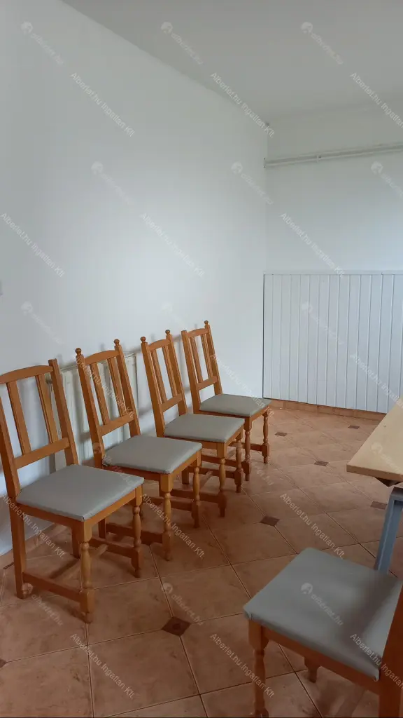 Kiadó albérlet 260000 Ft/hó áron: Galgahévíz,  Mikszáth Kálmán utca. Mérete: 140 nm, 5 szobás | Alberlet.hu - 6688480