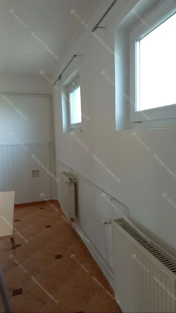 Kiadó albérlet 260000 Ft/hó áron: Galgahévíz,  Mikszáth Kálmán utca. Mérete: 140 nm, 5 szobás | Alberlet.hu - 6688481