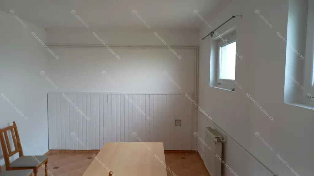 Kiadó albérlet 260000 Ft/hó áron: Galgahévíz,  Mikszáth Kálmán utca. Mérete: 140 nm, 5 szobás | Alberlet.hu - 6688482