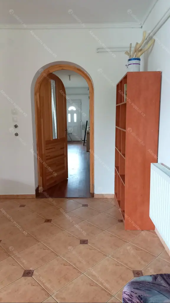 Kiadó albérlet 260000 Ft/hó áron: Galgahévíz,  Mikszáth Kálmán utca. Mérete: 140 nm, 5 szobás | Alberlet.hu - 6688485