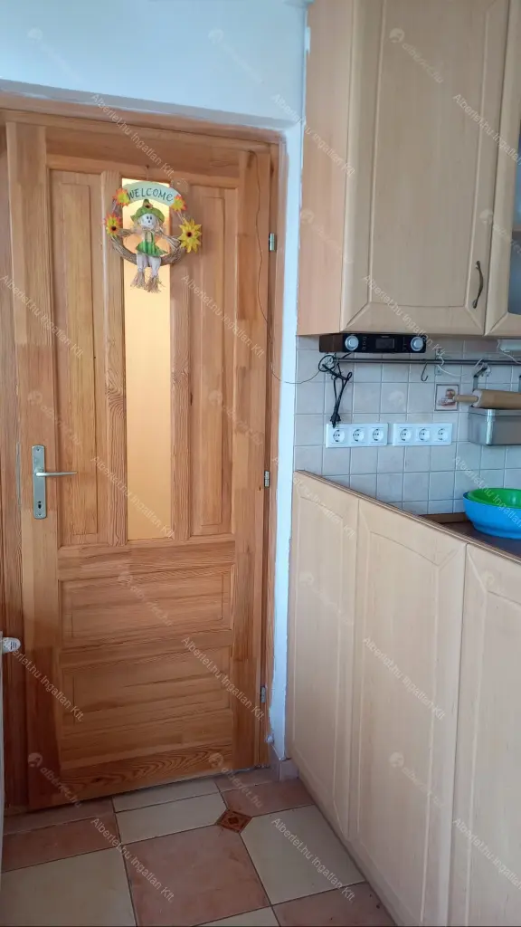 Kiadó albérlet 260000 Ft/hó áron: Galgahévíz,  Mikszáth Kálmán utca. Mérete: 140 nm, 5 szobás | Alberlet.hu - 6688492