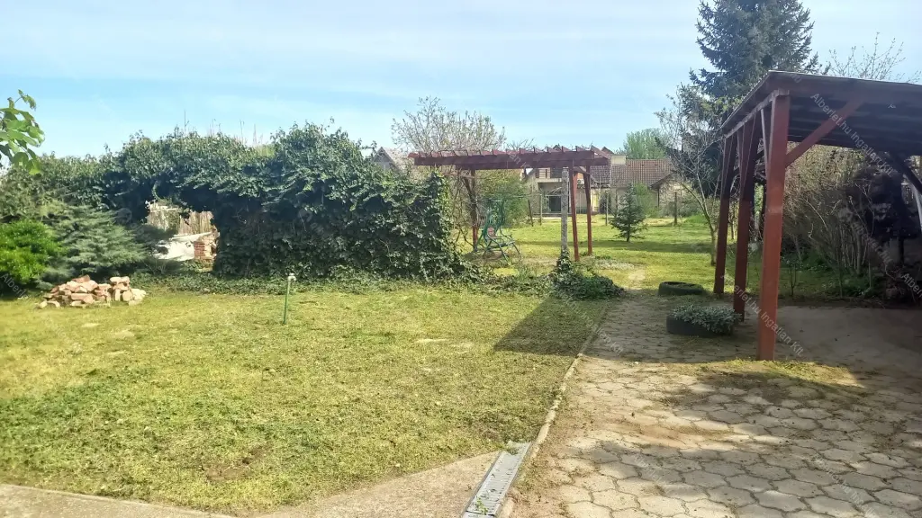 Kiadó albérlet 260000 Ft/hó áron: Galgahévíz,  Mikszáth Kálmán utca. Mérete: 140 nm, 5 szobás | Alberlet.hu - 6688495