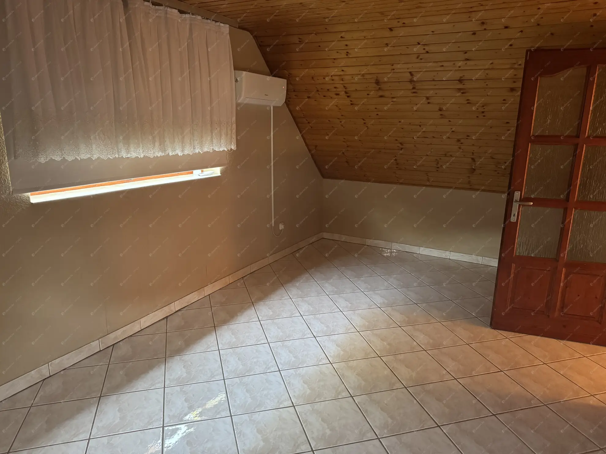 Kiadó albérlet 260000 Ft/hó áron: Kápolnásnyék,   Kutas sor . Mérete: 160 nm, 3 szobás | Alberlet.hu - 6594237