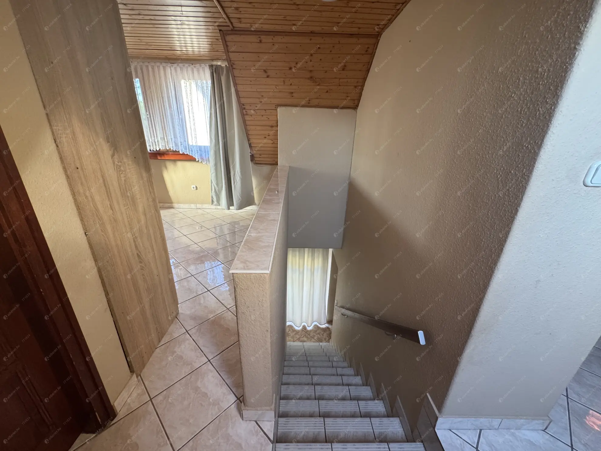 Kiadó albérlet 260000 Ft/hó áron: Kápolnásnyék,   Kutas sor . Mérete: 160 nm, 3 szobás | Alberlet.hu - 6594241