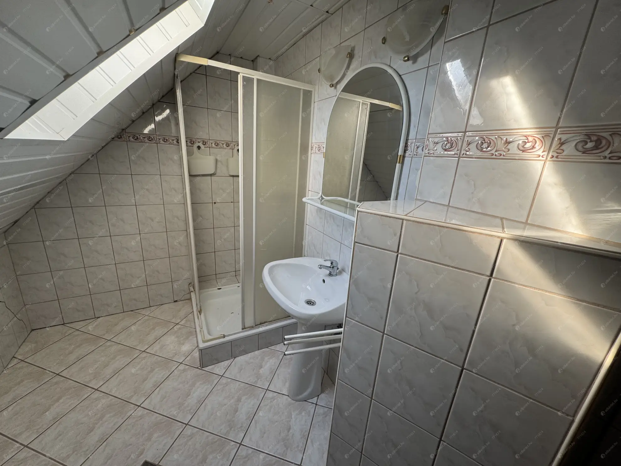 Kiadó albérlet 260000 Ft/hó áron: Kápolnásnyék,   Kutas sor . Mérete: 160 nm, 3 szobás | Alberlet.hu - 6594242