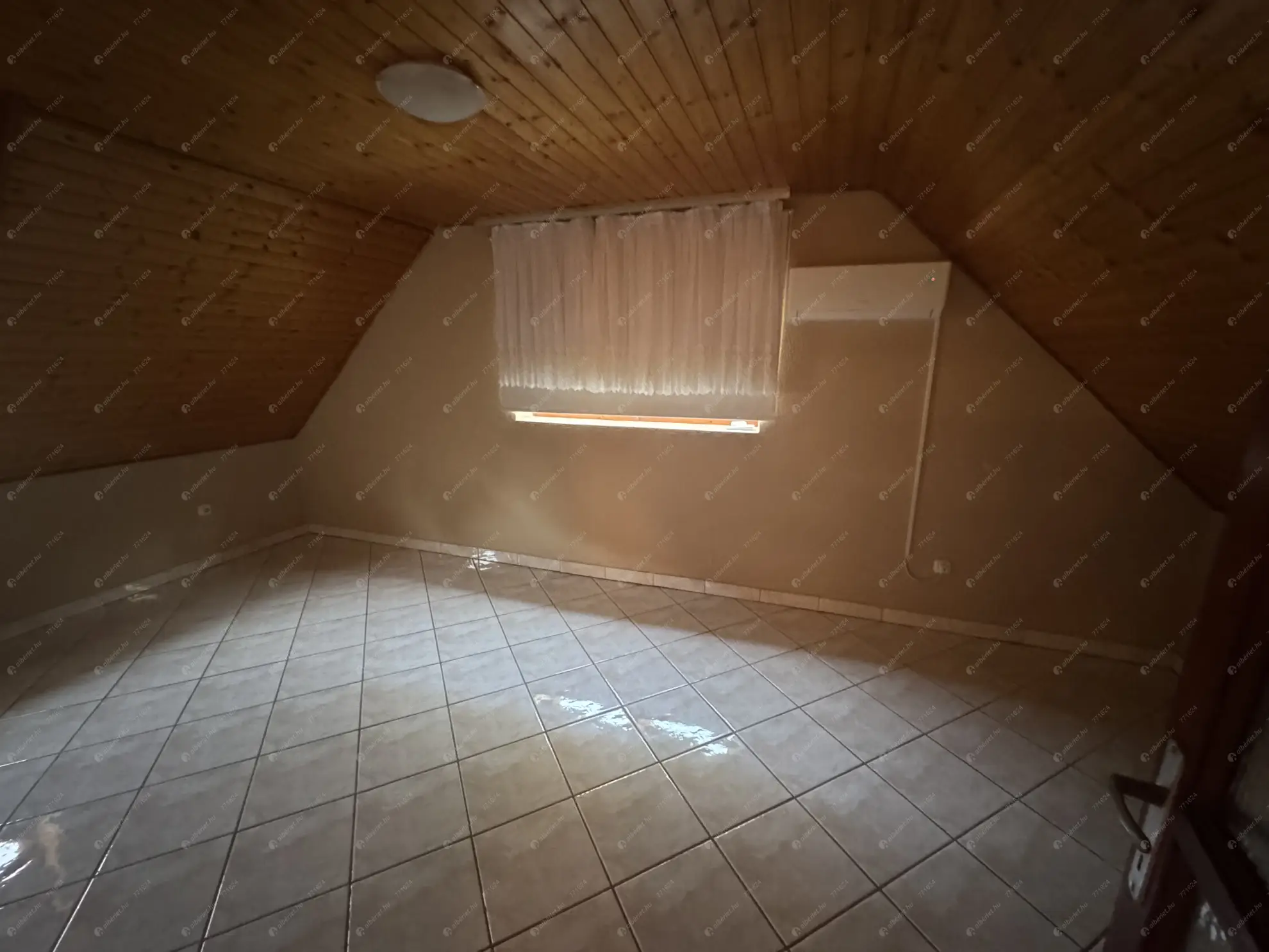 Kiadó albérlet 260000 Ft/hó áron: Kápolnásnyék,   Kutas sor . Mérete: 160 nm, 3 szobás | Alberlet.hu - 6594245