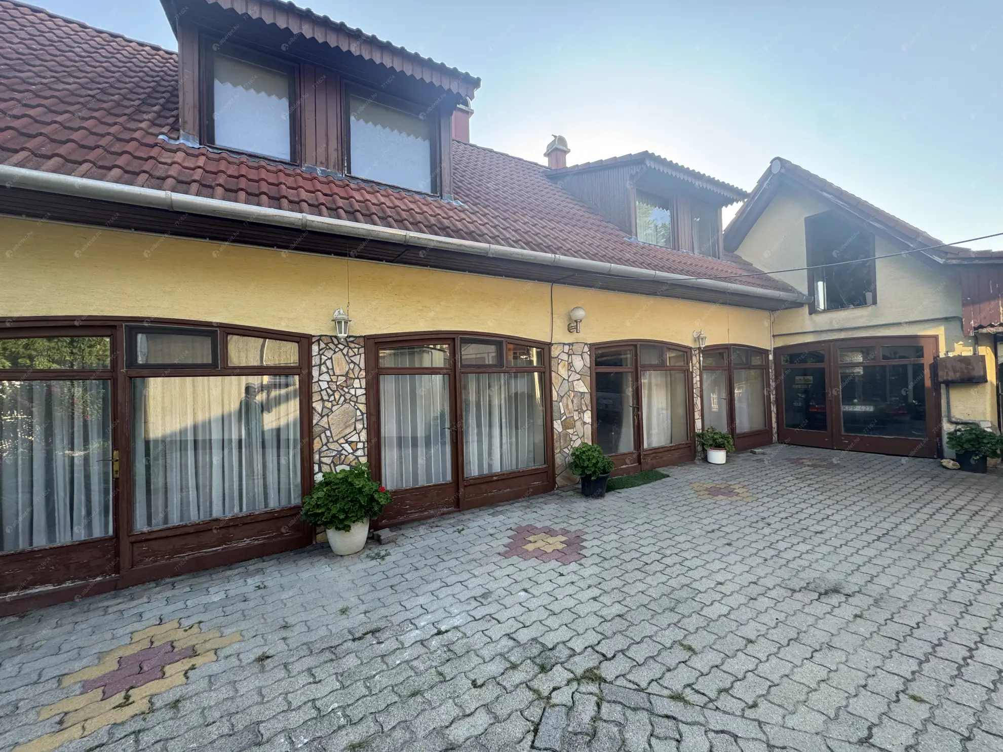 Kiadó albérlet 260000 Ft/hó áron: Kápolnásnyék,   Kutas sor . Mérete: 160 nm, 3 szobás | Alberlet.hu - 6594250