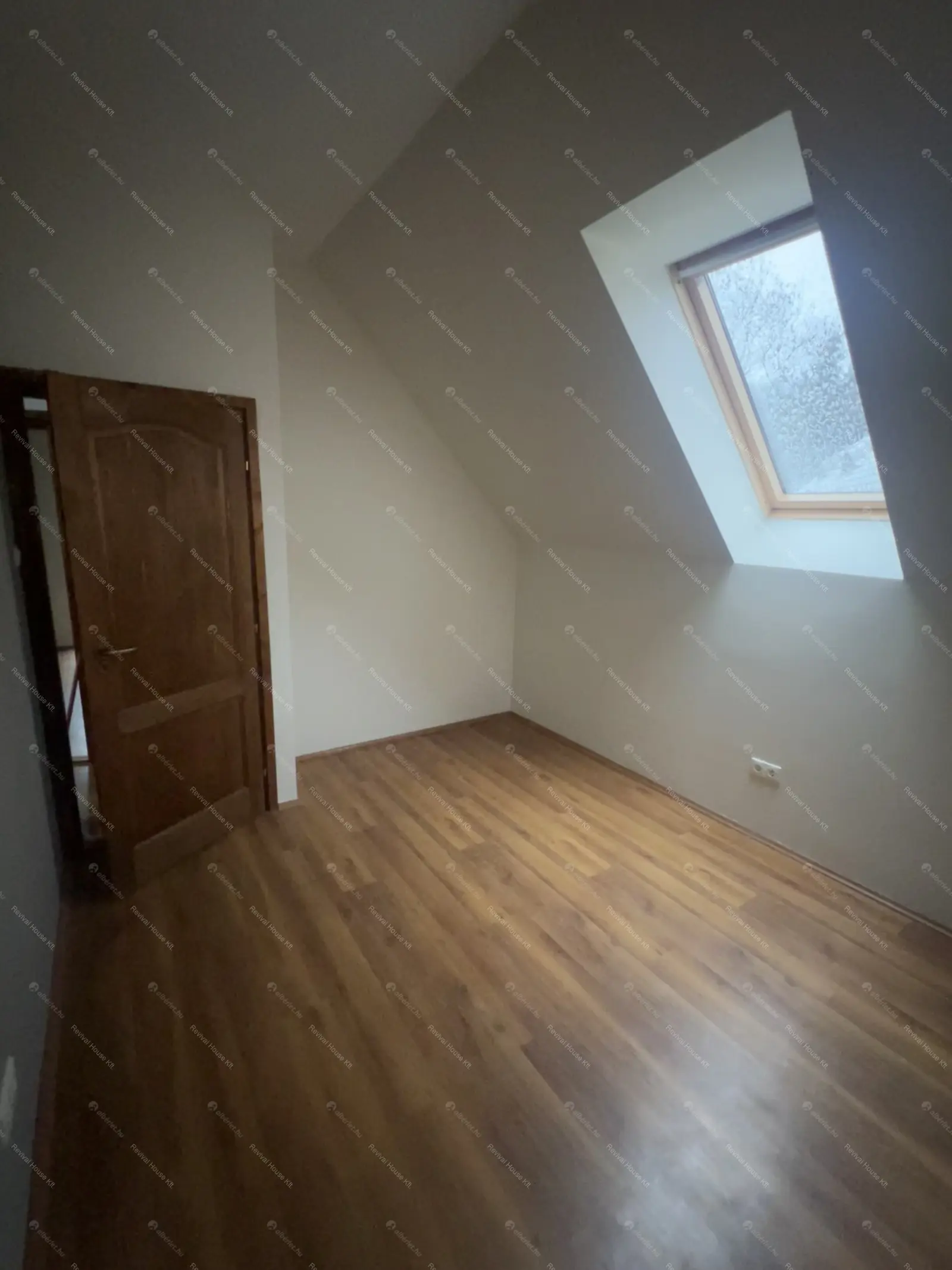 Kiadó albérlet 590000 Ft/hó áron: Leányfalu,  Pincehegyi utca . Mérete: 260 nm, 6 szobás | Alberlet.hu - 6671033