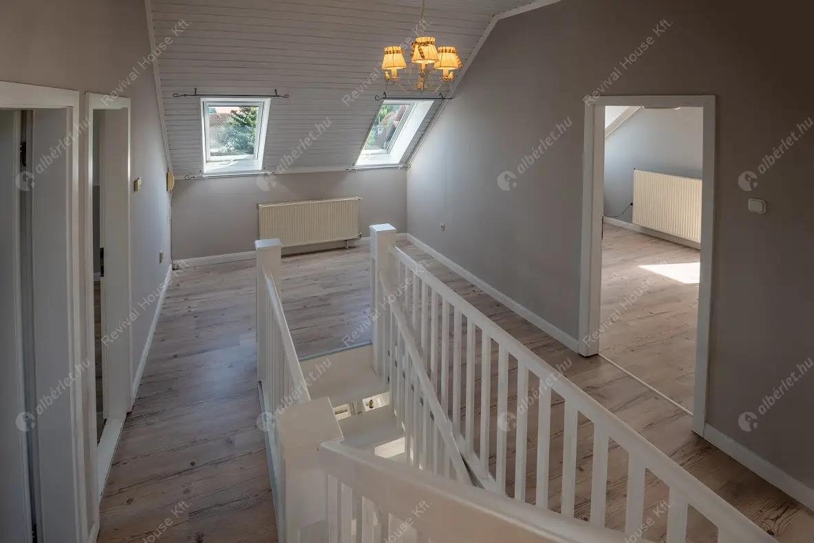 Kiadó albérlet 909000 Ft/hó áron: Nagykovácsi,  Arany János utca. Mérete: 280 nm, 7 szobás | Alberlet.hu - 6358611