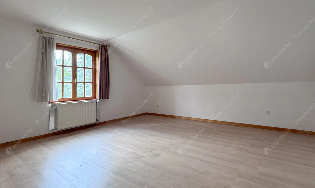 Kiadó albérlet 660000 Ft/hó áron: Nagykovácsi,  Besenyőtelek utca. Mérete: 230 nm, 6 szobás | Alberlet.hu - 6430842